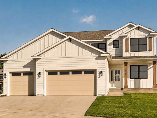 3435 Stonehedge Drive NE, Rochester, MN 55906