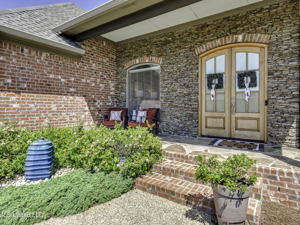 216 Emerald Circle, Brandon, MS 39047
