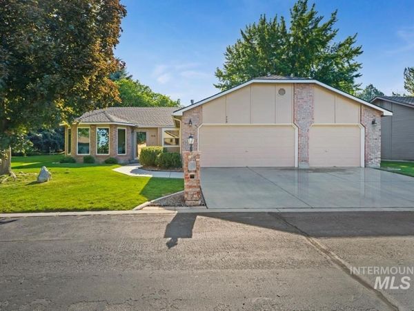 706 N Harvey Ln, Eagle, ID 83616