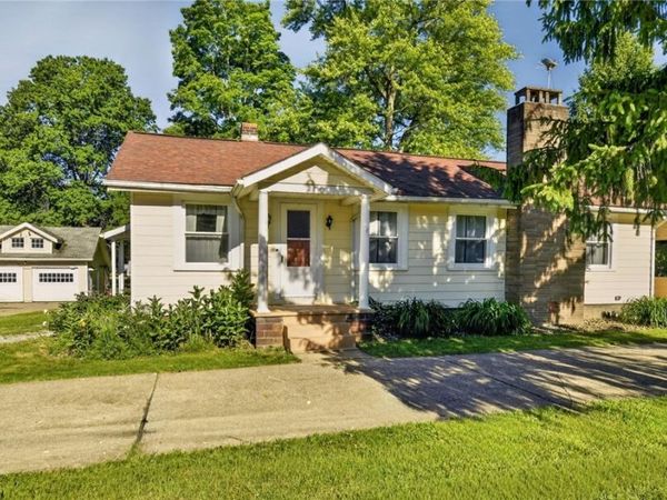 2690 S Canfield Niles Road, Youngstown, OH 44515
