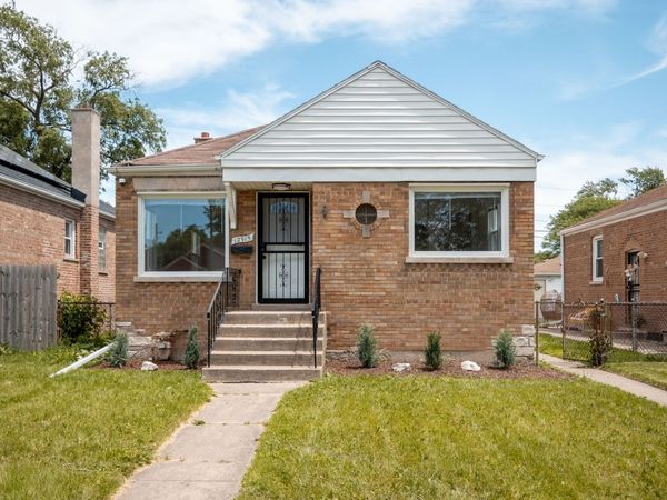 12915 S parnell Avenue , Chicago, IL 60628