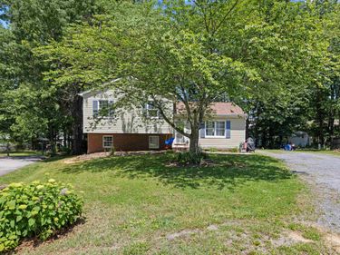 16 KINGSTON CT, STUARTS DRAFT, VA 24477