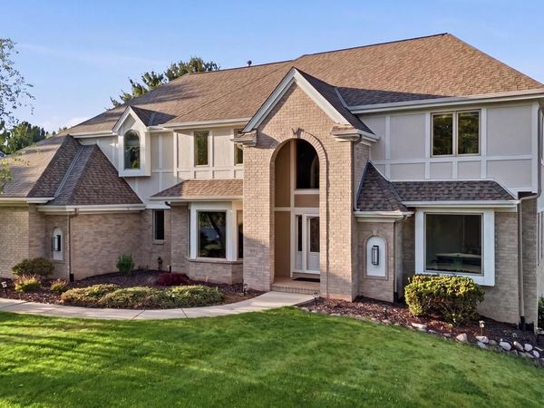 N28W30244 Red Hawk COURT, Pewaukee, WI 53072