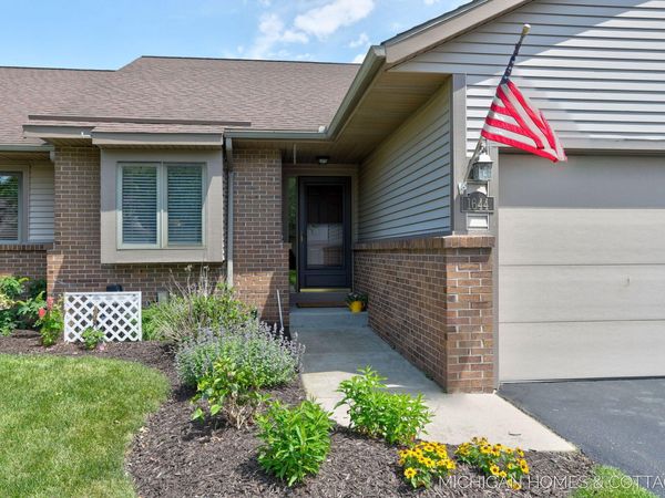 1644 Lakeview Drive, Zeeland, MI 49464