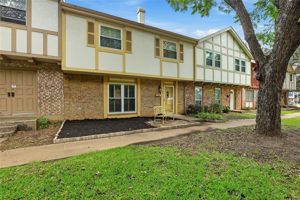 306 Westview Terrace, Arlington, TX 76013 Main Photo