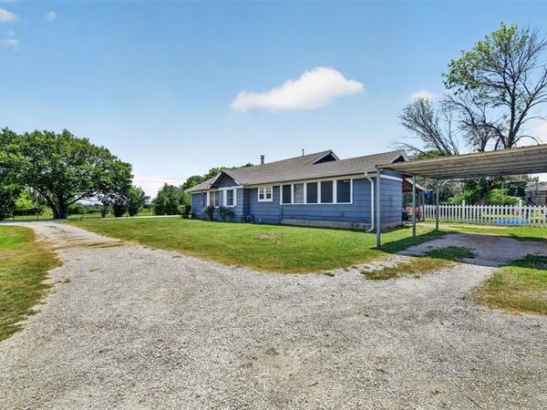 500 S Pecan Creek Trail, Valley View, TX 76272