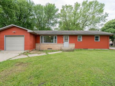 395 W Minnesota Street, Le Center, MN 56057