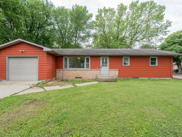 395 W Minnesota Street, Le Center, MN 56057