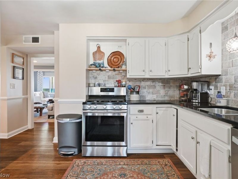 7525 Lakeshore Boulevard, Madison, OH 44057 Photo 12