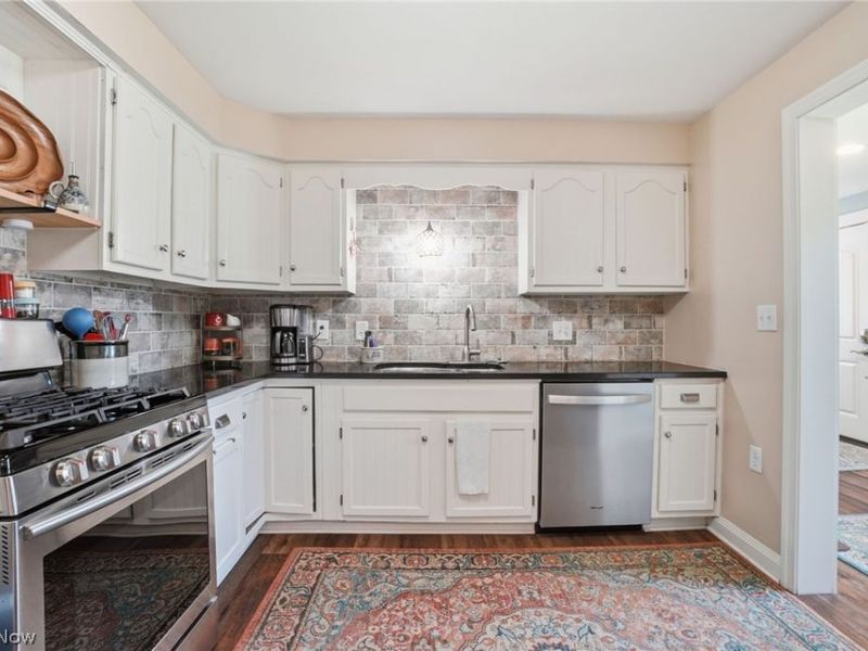7525 Lakeshore Boulevard, Madison, OH 44057 Photo 13