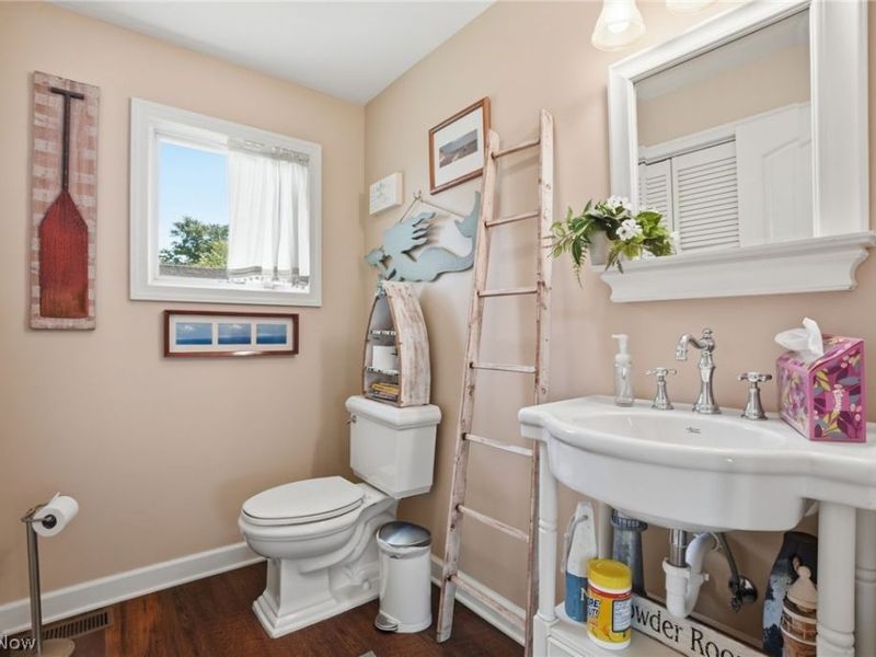 7525 Lakeshore Boulevard, Madison, OH 44057 Photo 17