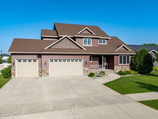 5530 ELM TWIG Drive, Grand Forks, ND 58201
