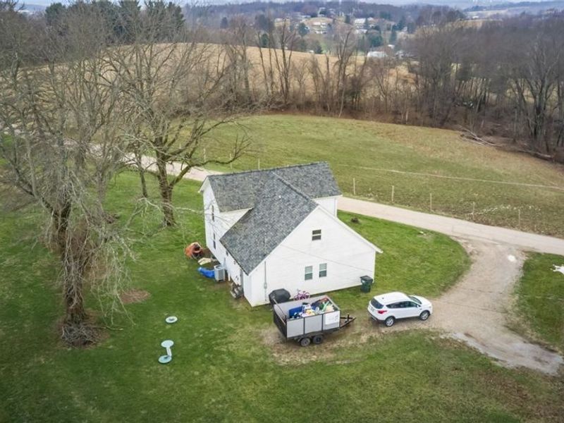 1435 Luby Lane, Zanesville, OH 43701 Photo 2