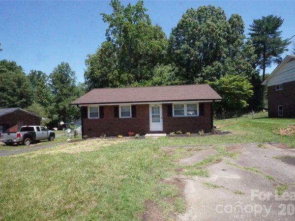 130 31st Avenue NW, Hickory, NC 28601