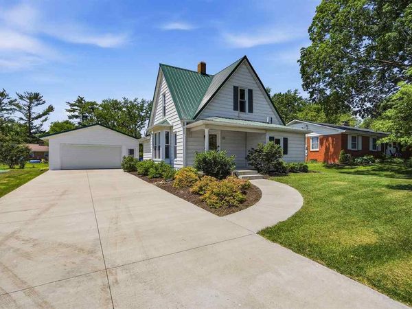 721 6th St, Kalona, IA 52247