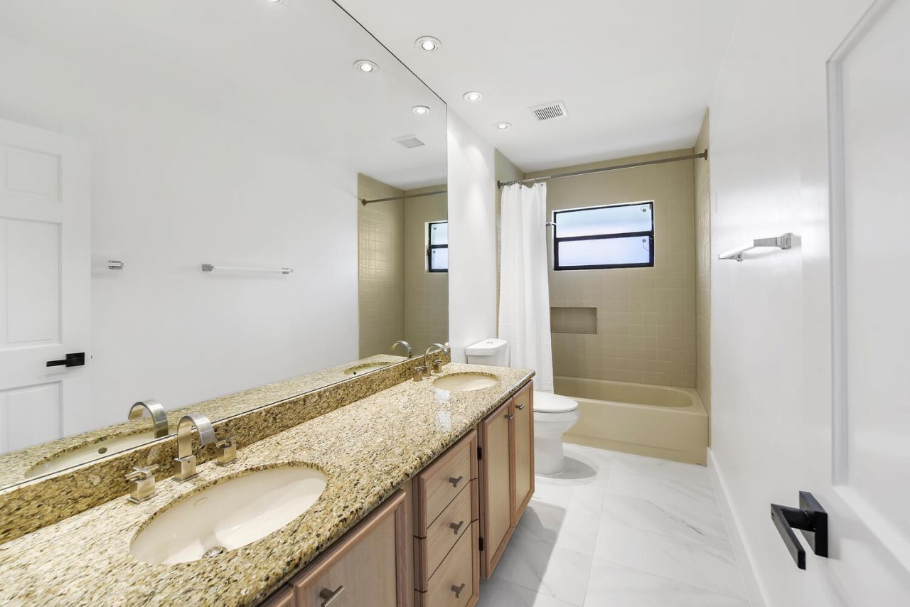 3185 St James Drive, Boca Raton, FL 33434 Photo