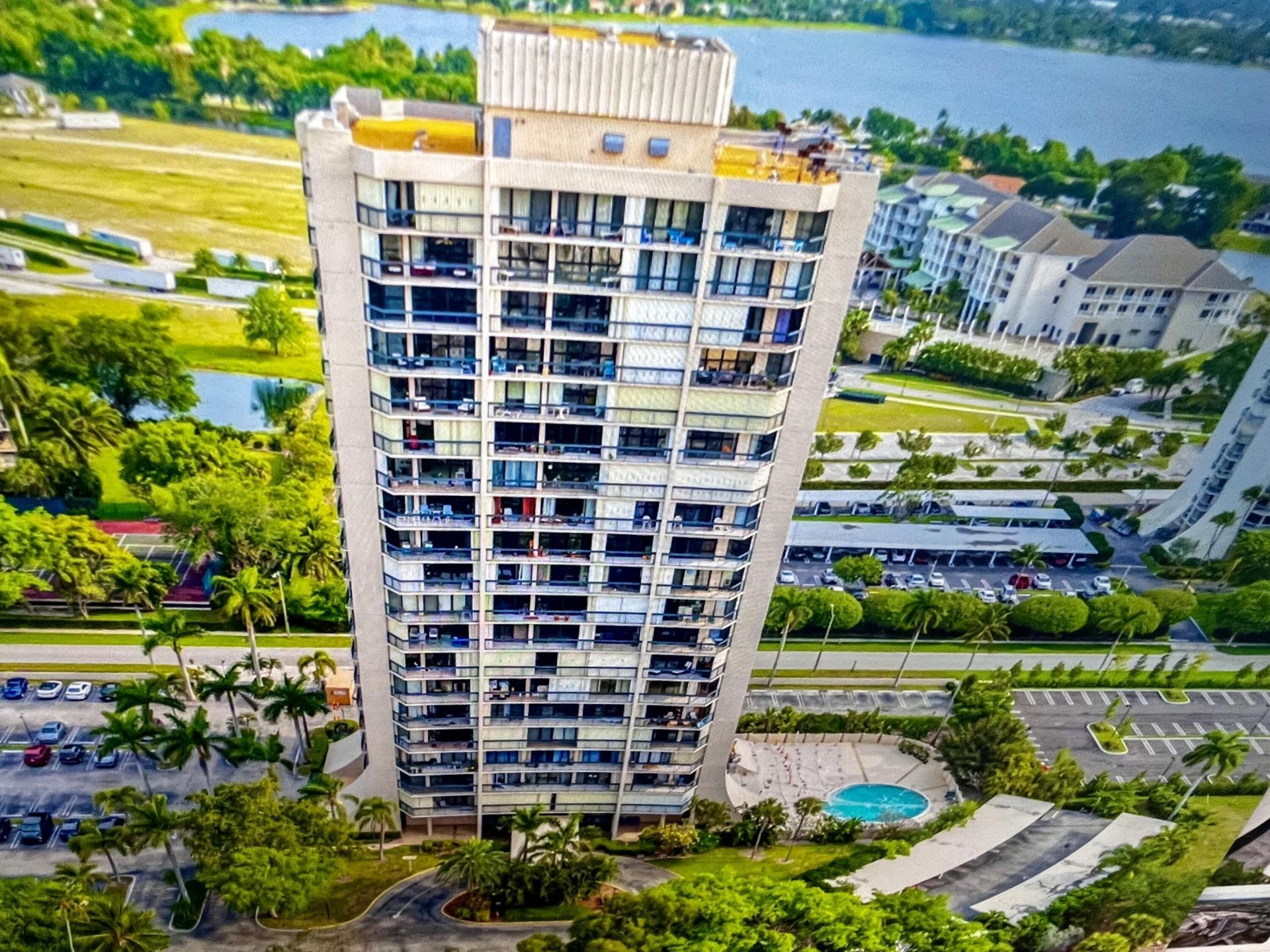 2425 Presidential Way, Unit 806, West Palm Beach, FL 33401 Photo