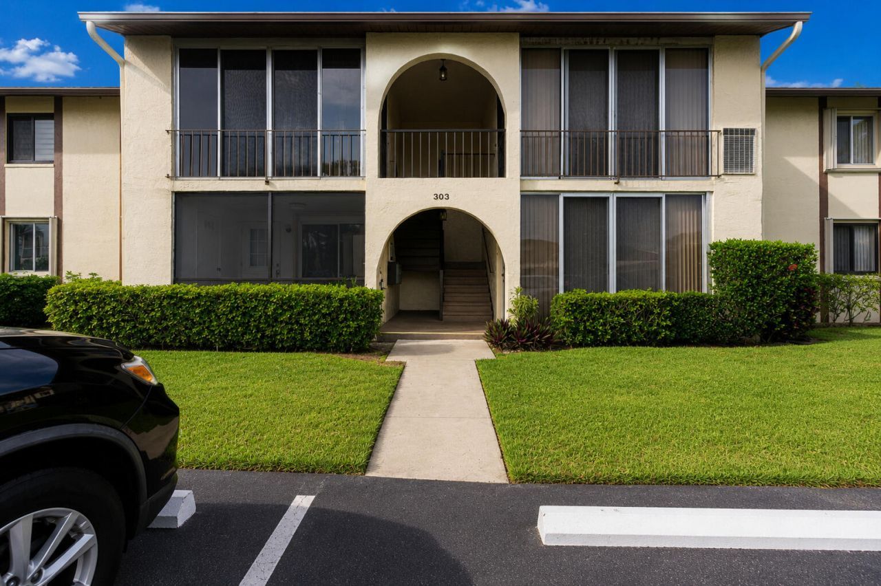 303 Knotty Pine Circle, Unit A-1, Greenacres, FL 33463 Photo