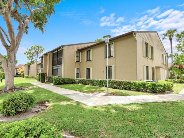 715 Sunny Pine Way, Unit B1, Greenacres, FL 33415
