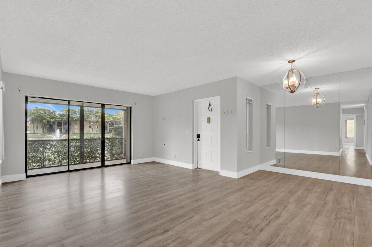 715 Sunny Pine Way, Unit B1, Greenacres, FL 33415 Photo