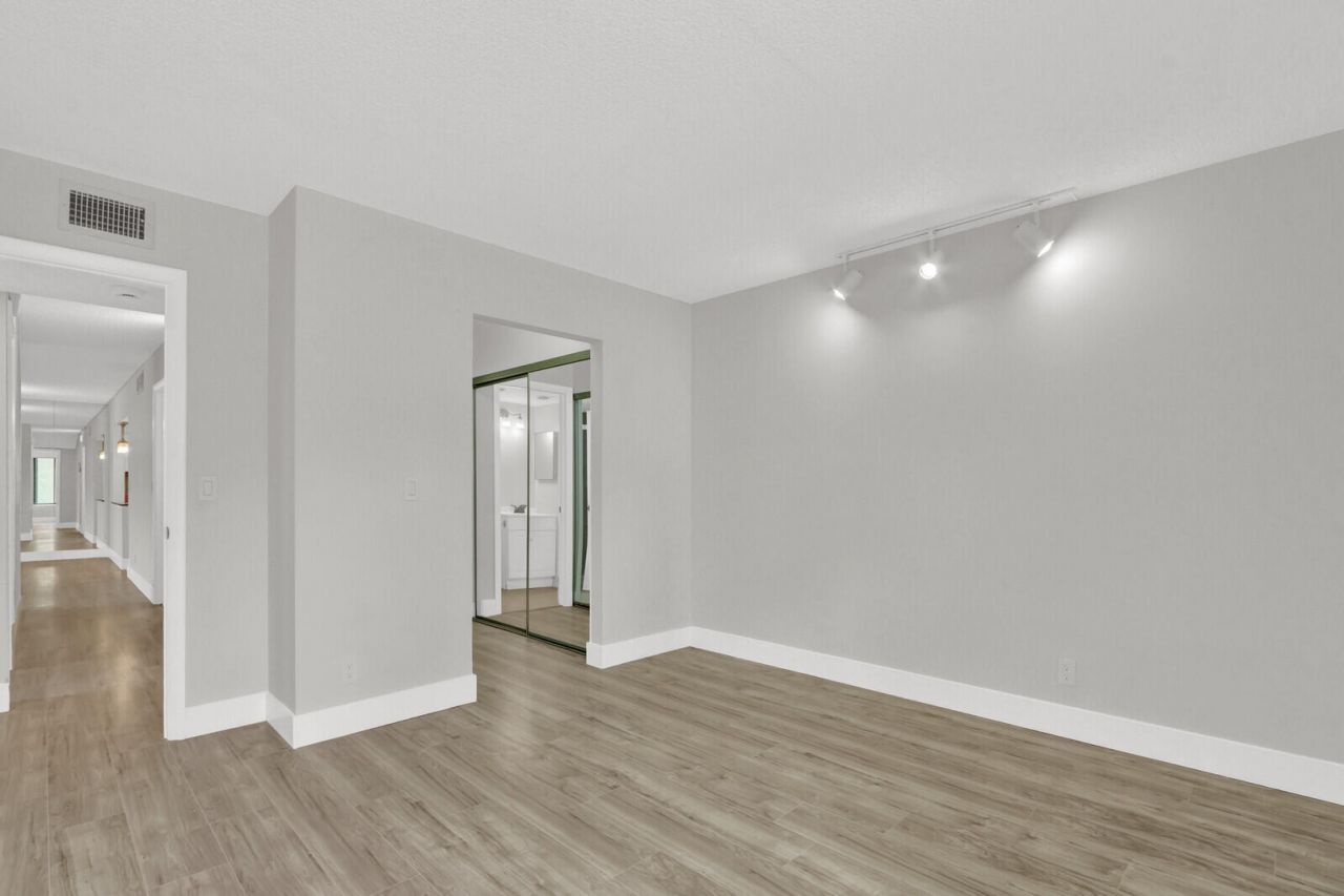 715 Sunny Pine Way, Unit B1, Greenacres, FL 33415 Photo