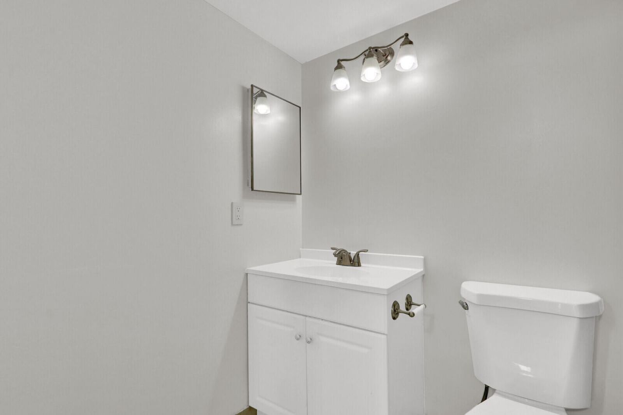 715 Sunny Pine Way, Unit B1, Greenacres, FL 33415 Photo