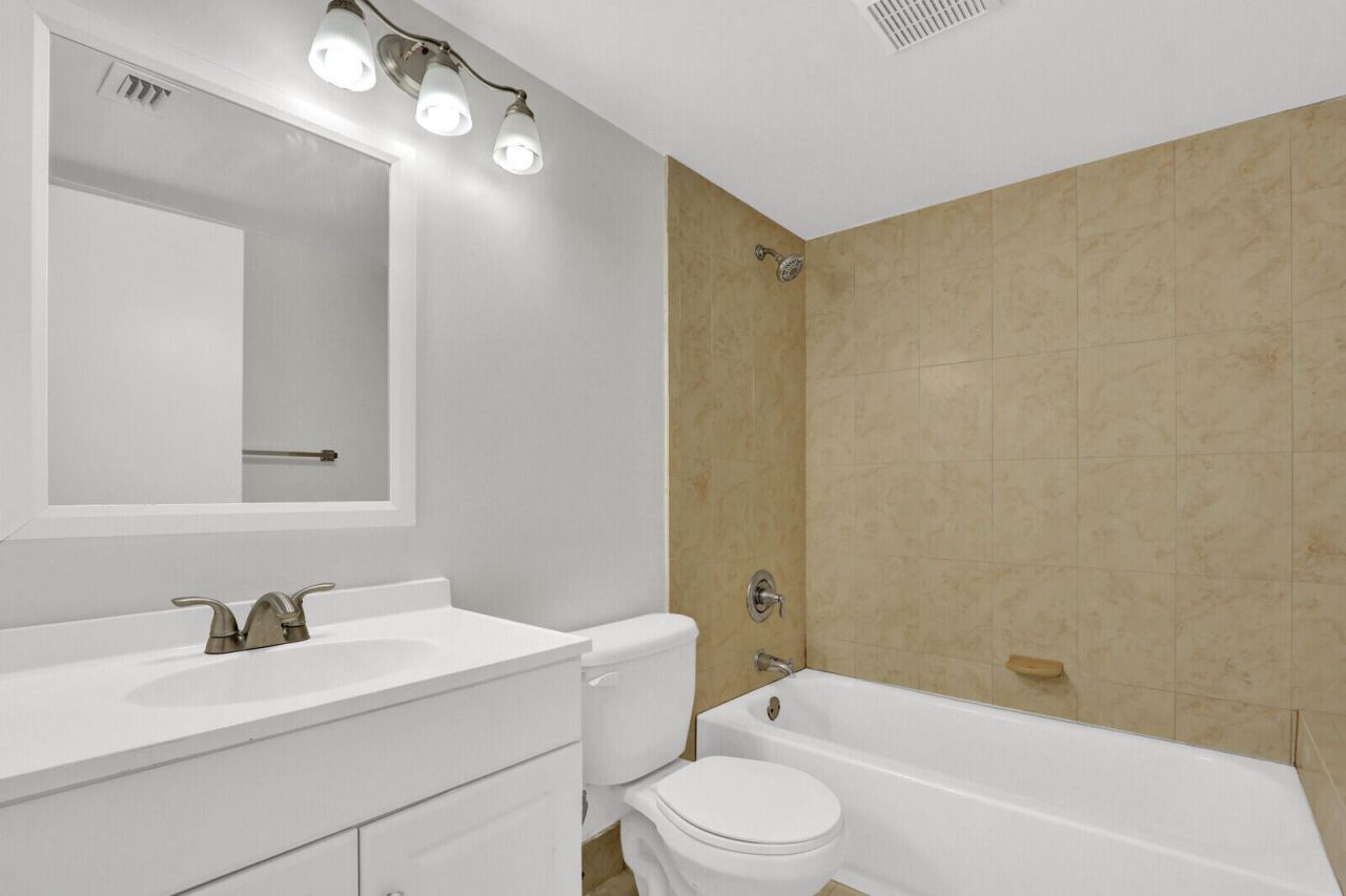 715 Sunny Pine Way, Unit B1, Greenacres, FL 33415 Photo