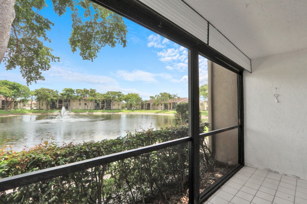 715 Sunny Pine Way, Unit B1, Greenacres, FL 33415 Photo