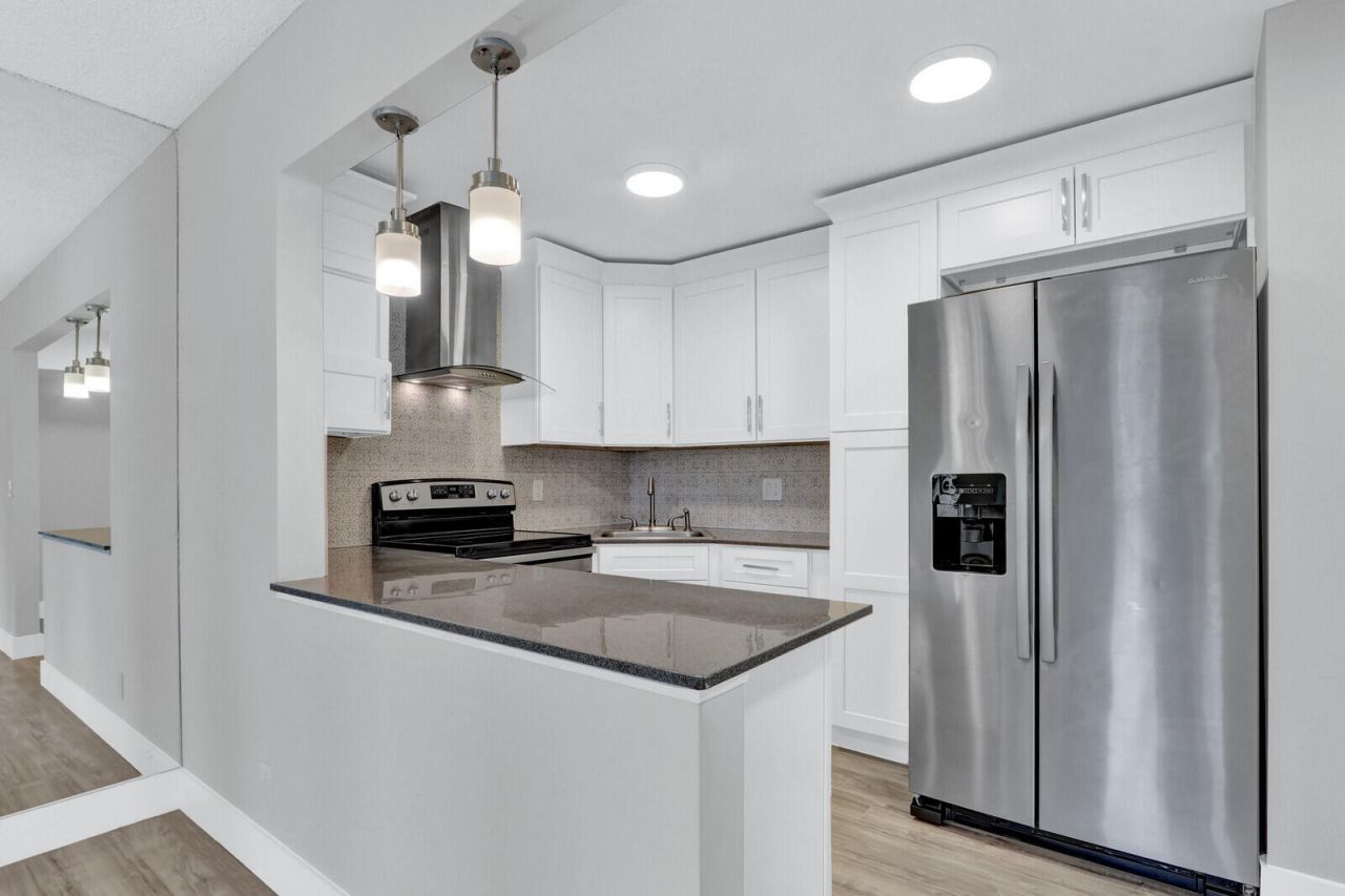 715 Sunny Pine Way, Unit B1, Greenacres, FL 33415 Photo