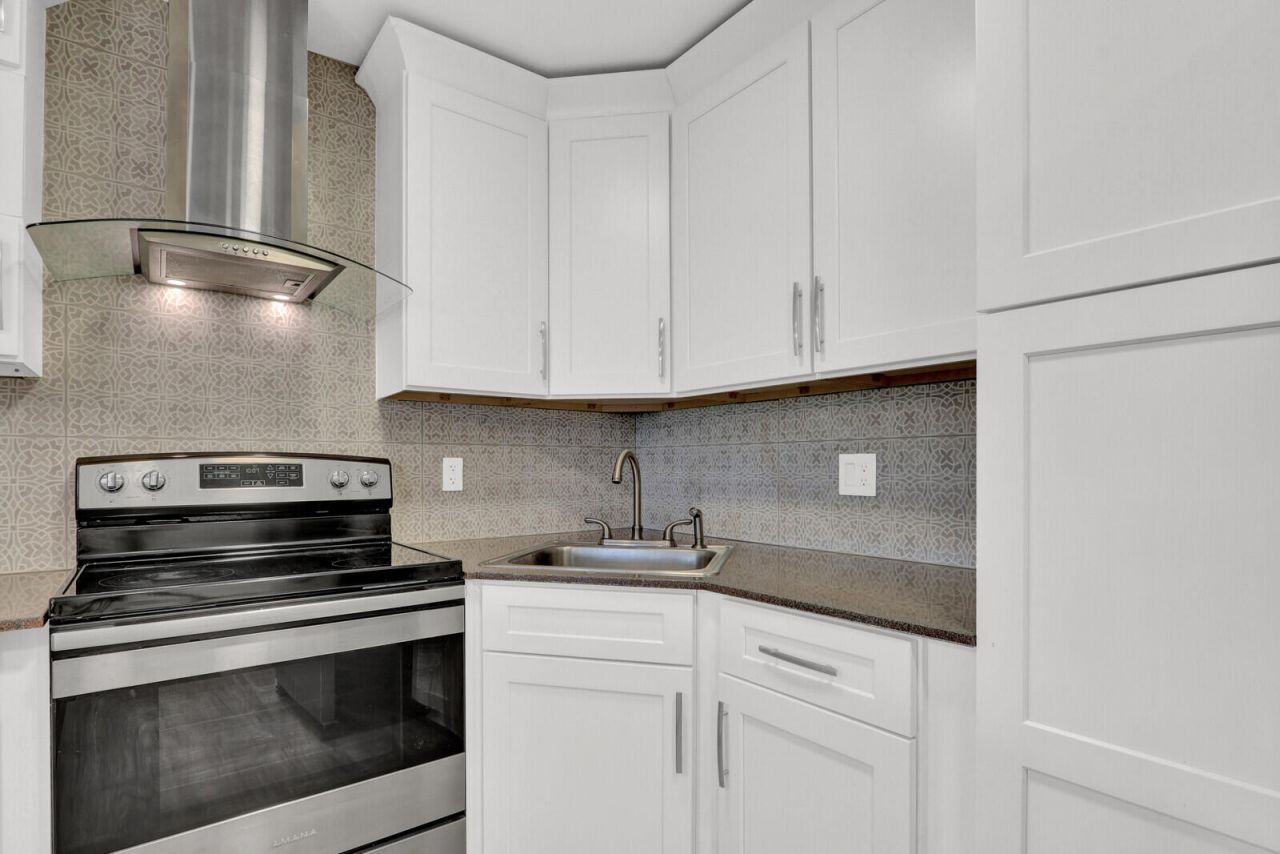 715 Sunny Pine Way, Unit B1, Greenacres, FL 33415 Photo