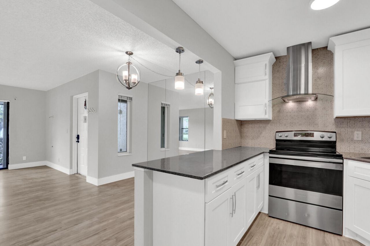 715 Sunny Pine Way, Unit B1, Greenacres, FL 33415 Photo