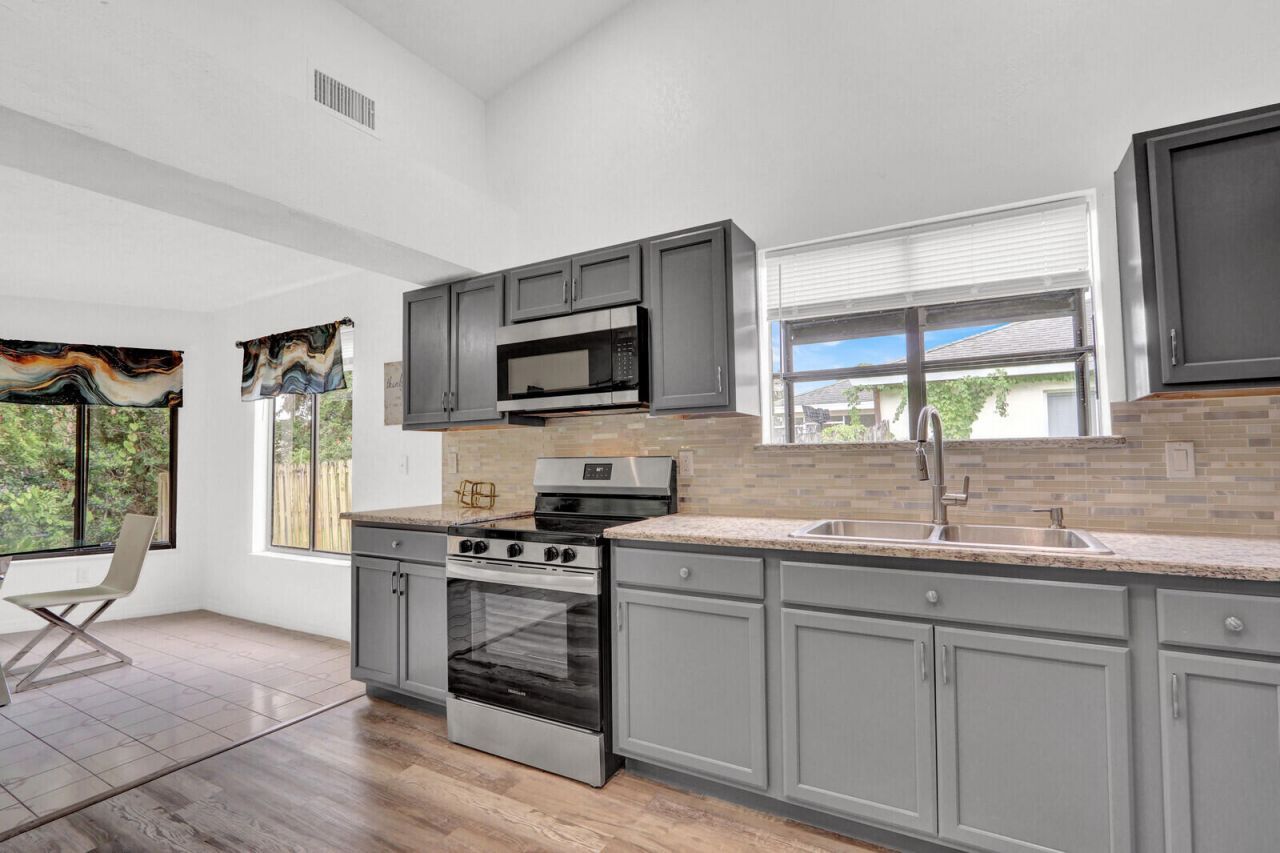 362 SE Crosspoint Drive, Port Saint Lucie, FL 34983 Photo