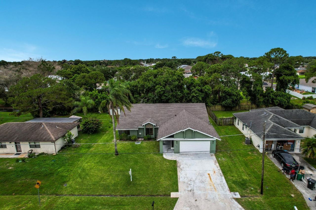 362 SE Crosspoint Drive, Port Saint Lucie, FL 34983 Photo