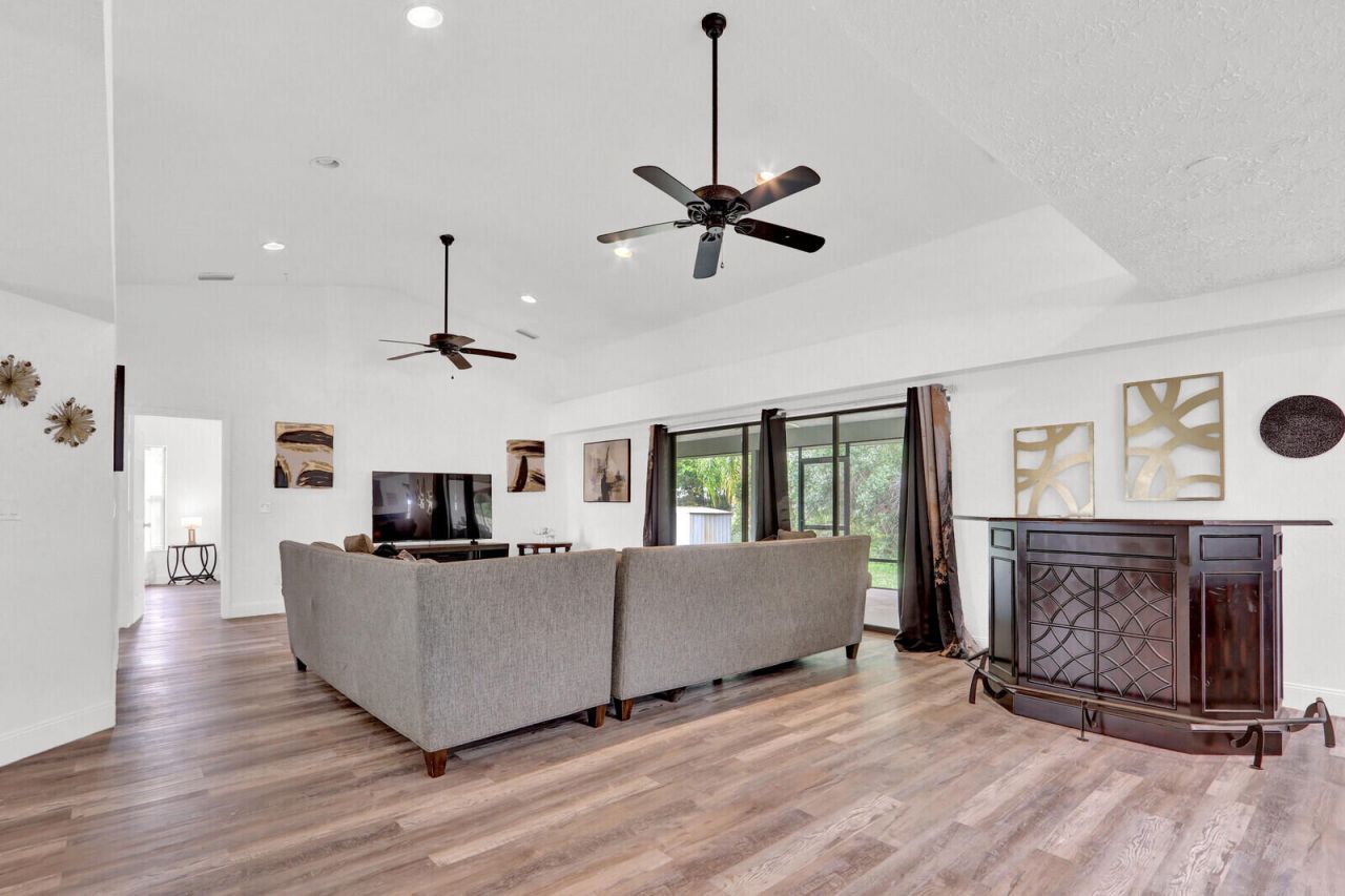 362 SE Crosspoint Drive, Port Saint Lucie, FL 34983 Photo