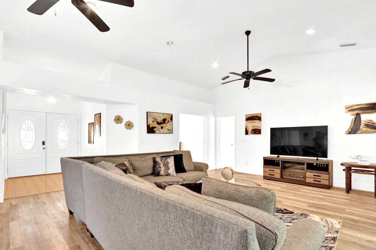 362 SE Crosspoint Drive, Port Saint Lucie, FL 34983 Photo