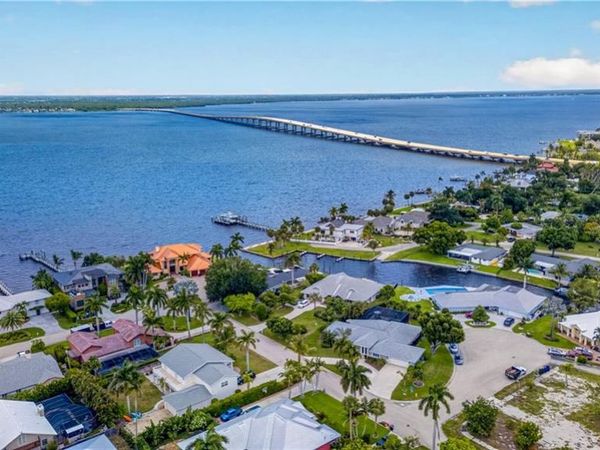 8390 Riviera AVE, FORT MYERS, FL 33919