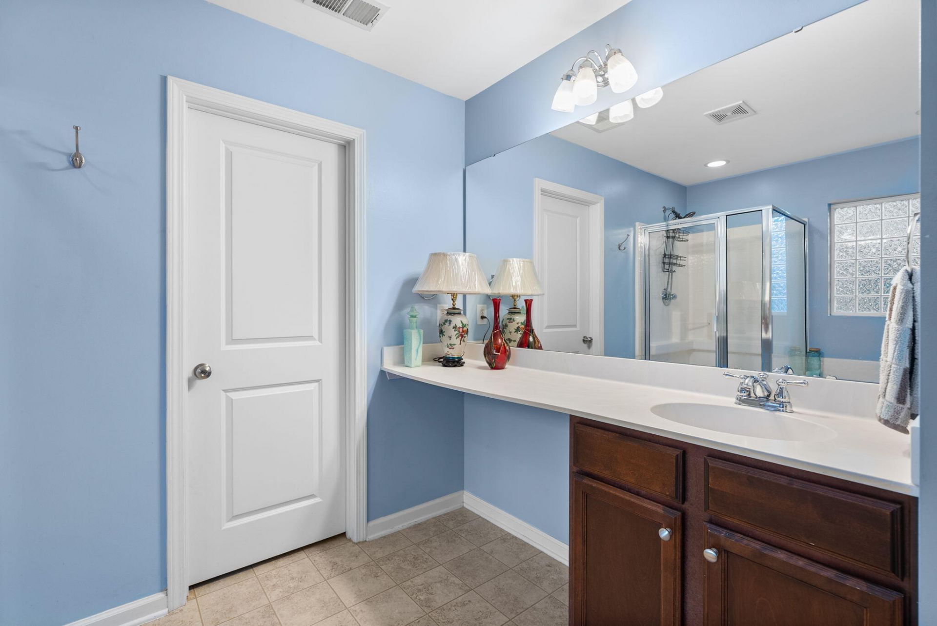 1736 Towne Street Photo 18