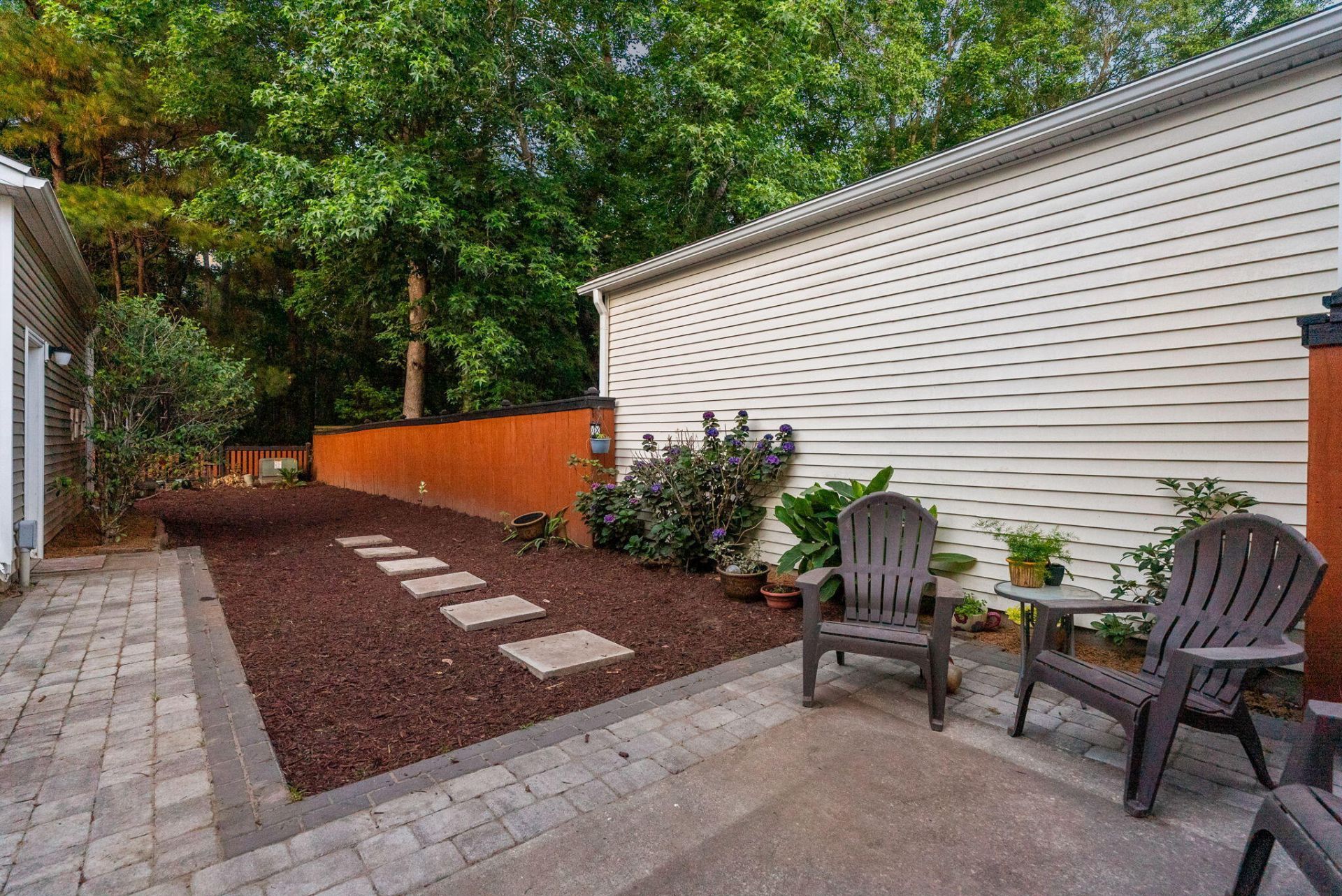 1736 Towne Street Photo 24