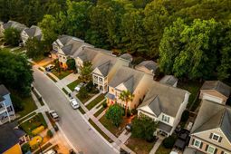 1736 Towne Street photo 4