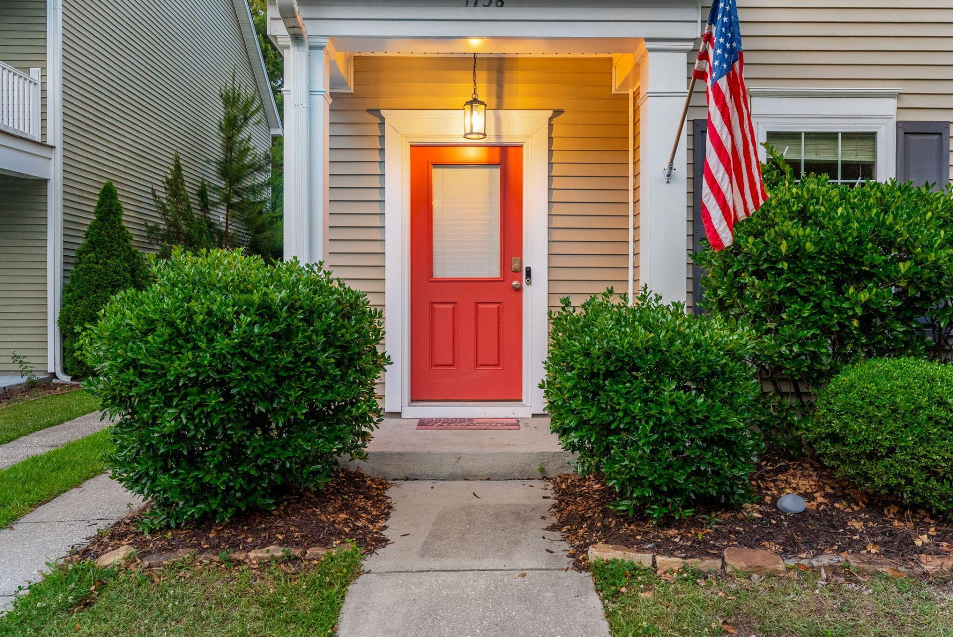 1736 Towne Street Photo 4