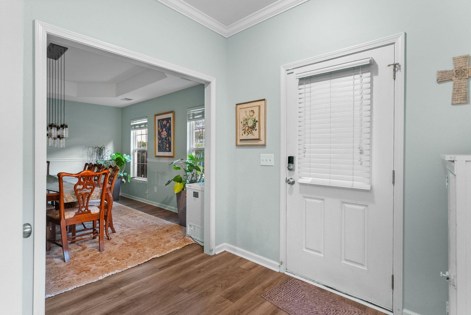 1736 Towne Street Photo 6