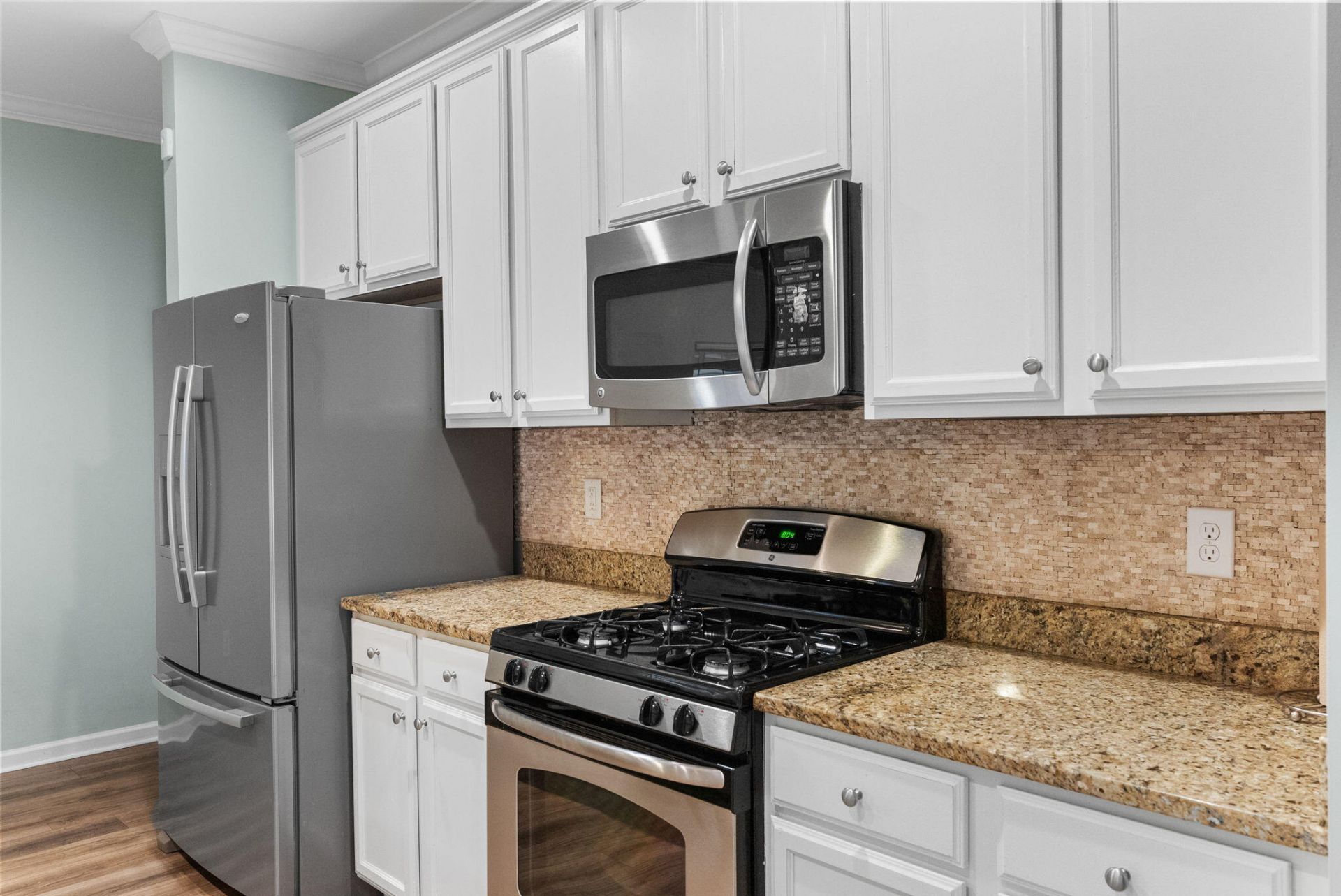 1736 Towne Street Photo 9