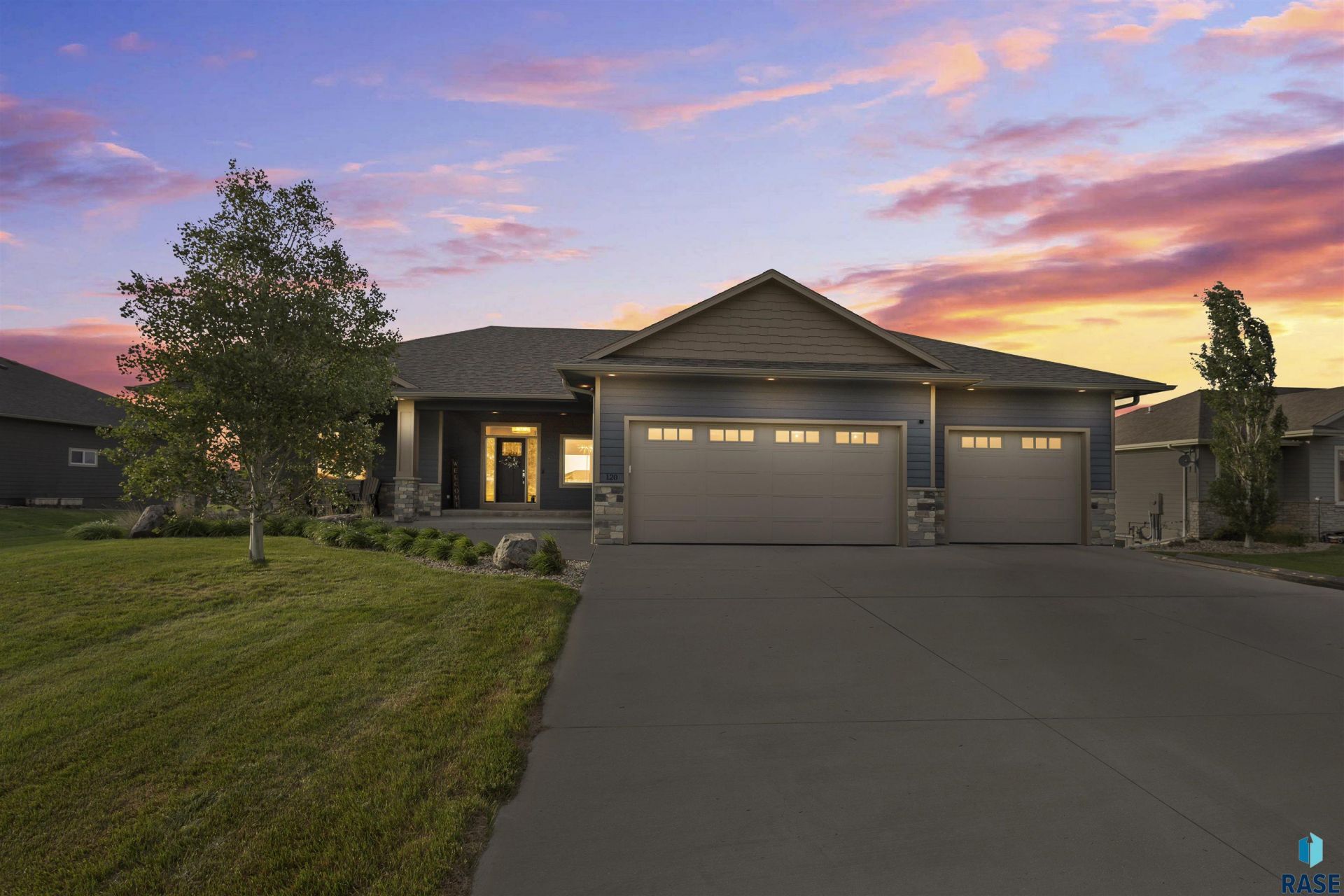 120 Linden Dr, Madison, SD 57042 Main Photo