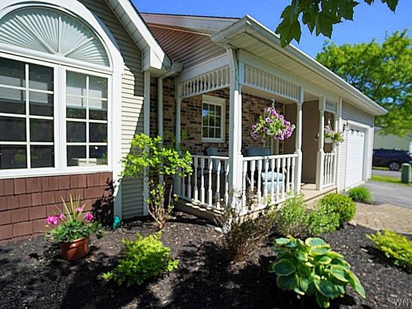 10 Sweet Bay Lane , Williamsville, NY 14221
