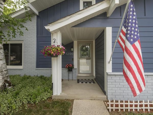 1200 Western TRAIL, Mukwonago, WI 53149