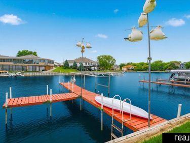 1070 Waters Edge Court, Carter Lake, IA 51510