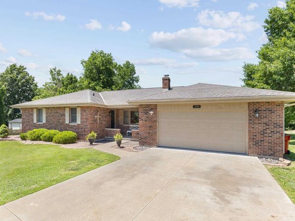 3311 N TOWER Road, Quincy, IL 62305