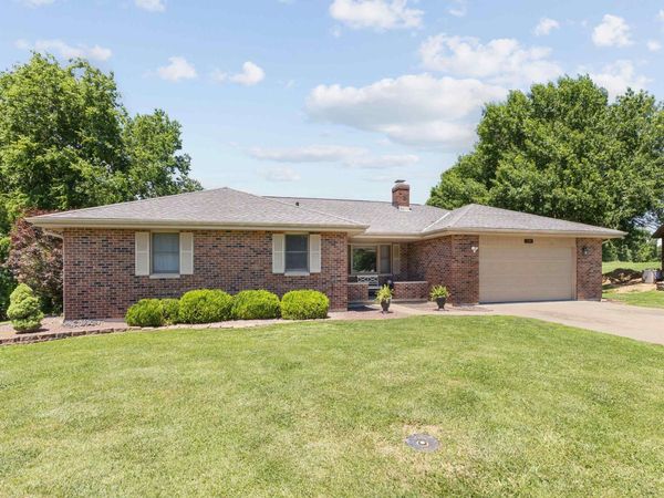3311 N TOWER Road, Quincy, IL 62305