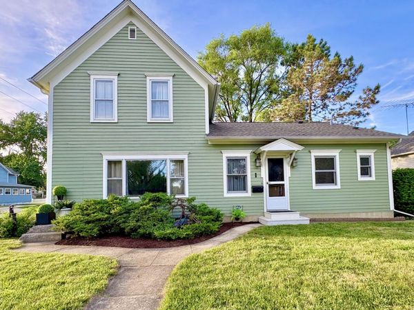 1 Adams Street , East Dundee, IL 60118