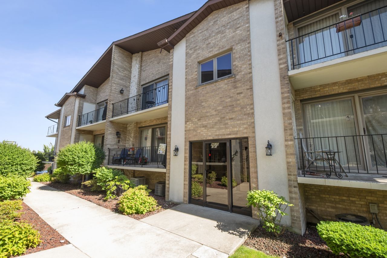 9830 Nashville Avenue , Chicago Ridge, IL 60415